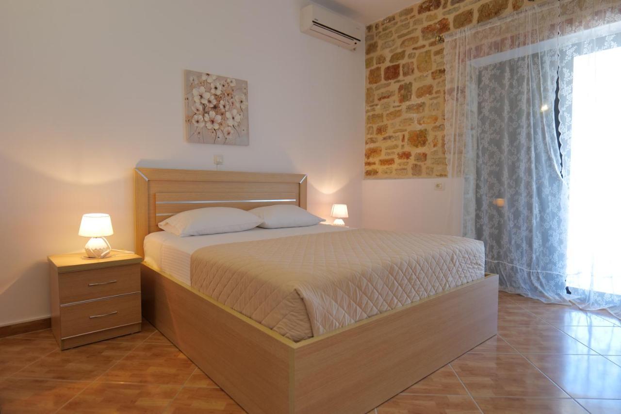 Sunset Villas Qëparo Exteriér fotografie